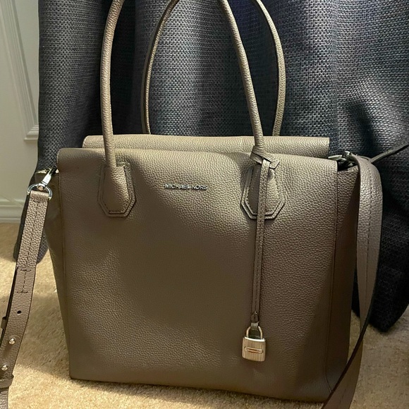 Authentic Michael Kors Tote - Picture 2 of 6